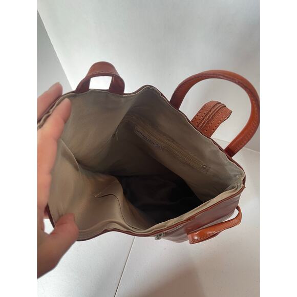 Vera Pelle Made in Italy Leather Shoulder Zip Sling backpack - Picture 6 of 8